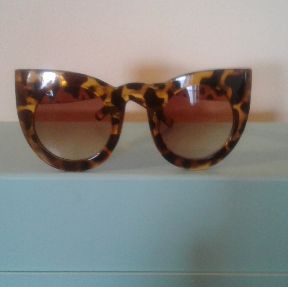 BRAND NEW WOMAN'S SUNGLASSES LEOPARD